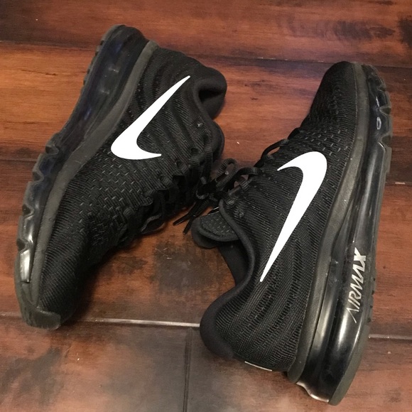 Women NIKE Air Max size 8 Black - Picture 3 of 3